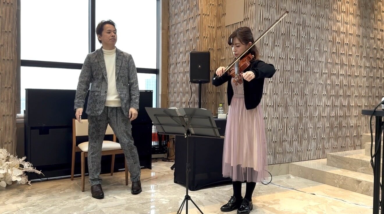 美しいヴァイオリンを演奏する羽純さん